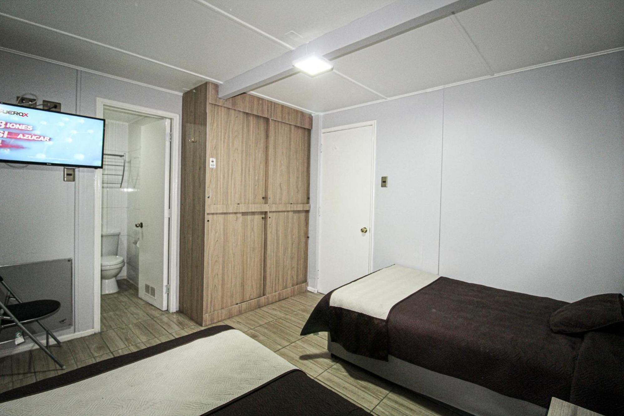 Juku Hostal Каламa Екстериор снимка