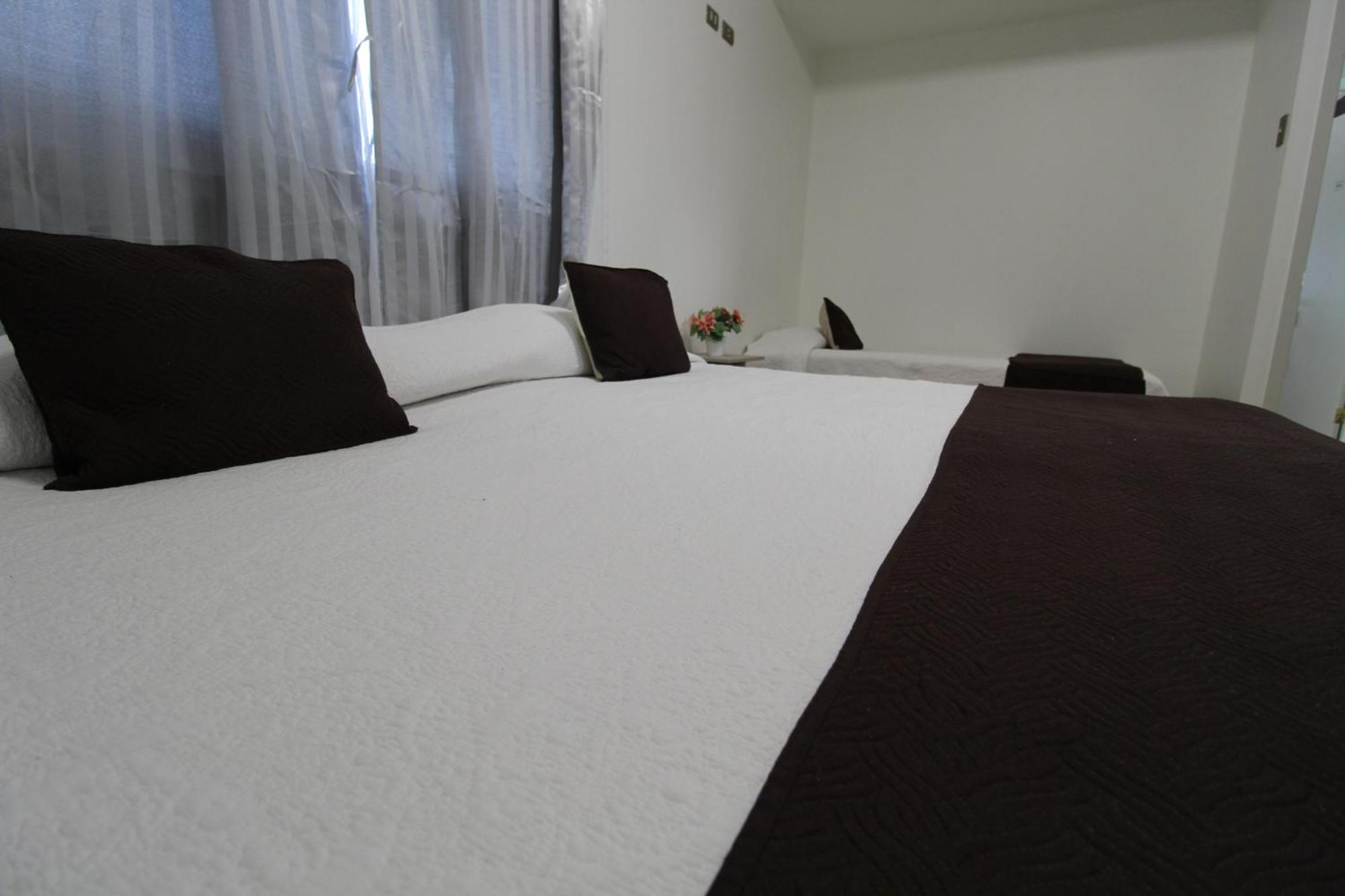 Juku Hostal Каламa Екстериор снимка